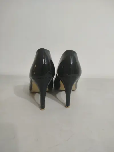 Zapatos de tacón negro - miniatura 4