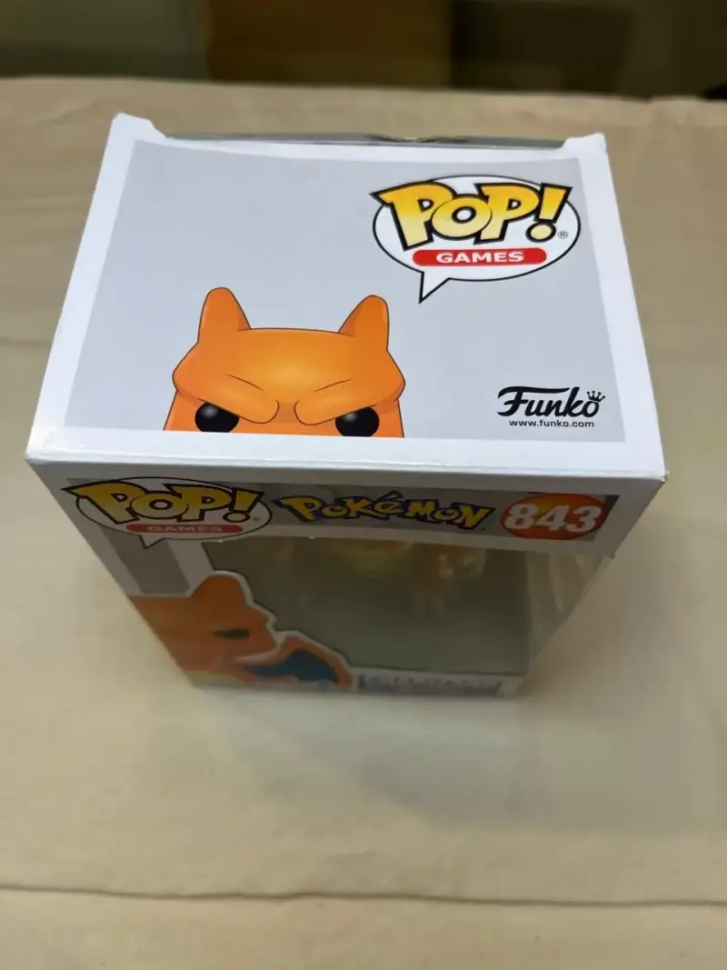 Figura Funko Pop Charizard - 2