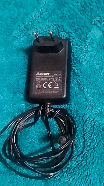 Cargador Huntkey negro - miniatura 1