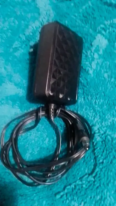 Cargador Huntkey negro - miniatura 4