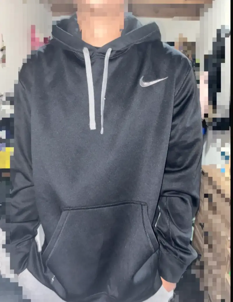Polerón negro con capucha Nike