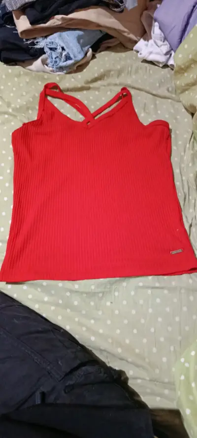 Polera roja sin mangas - miniatura 1