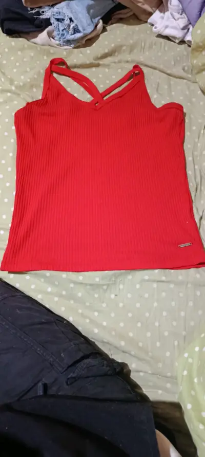 Polera roja sin mangas - miniatura 2