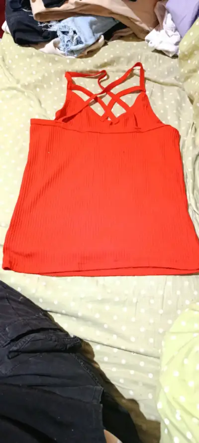 Polera roja sin mangas - miniatura 3
