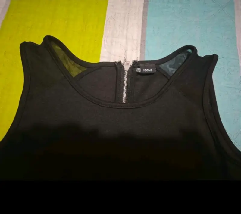 Vestido negro sin mangas - 1