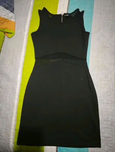 Vestido negro sin mangas - miniatura 3