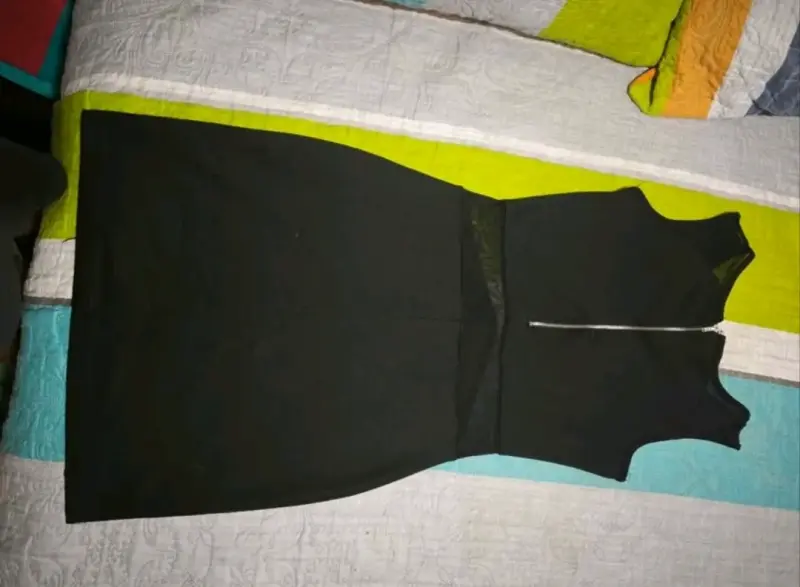 Vestido negro sin mangas - 4