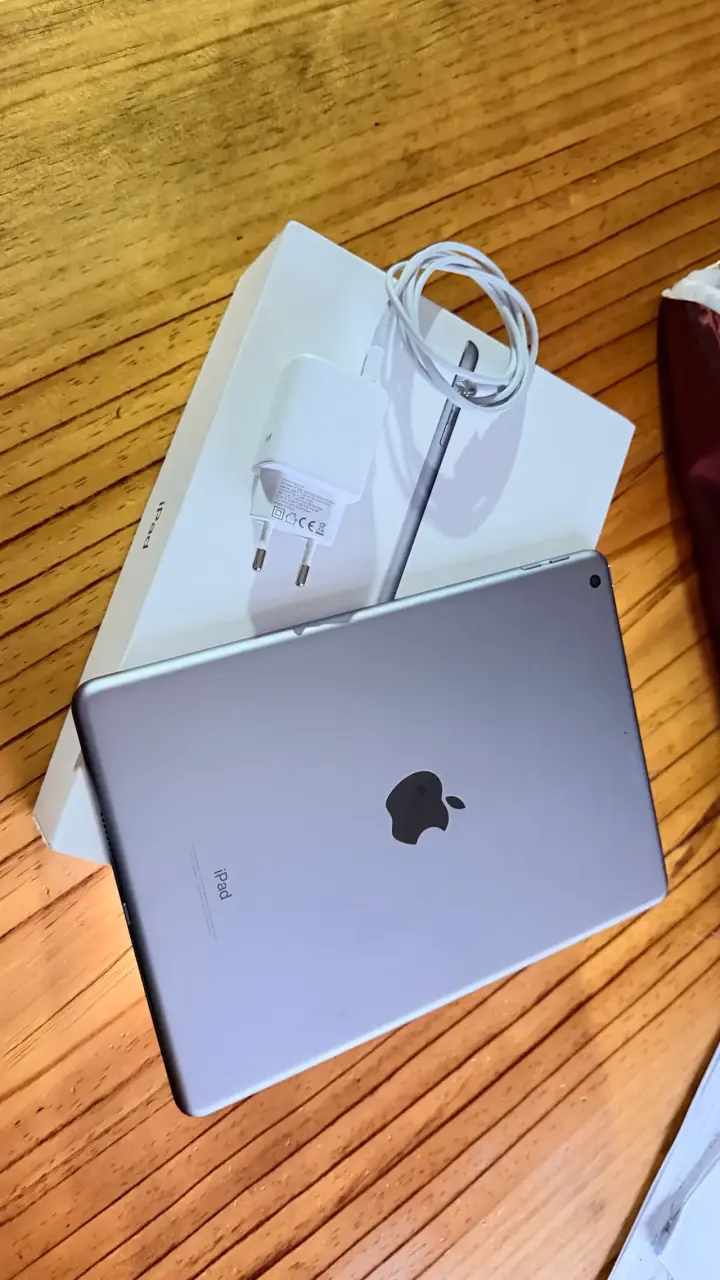 Tablet con cargador y caja original - 2