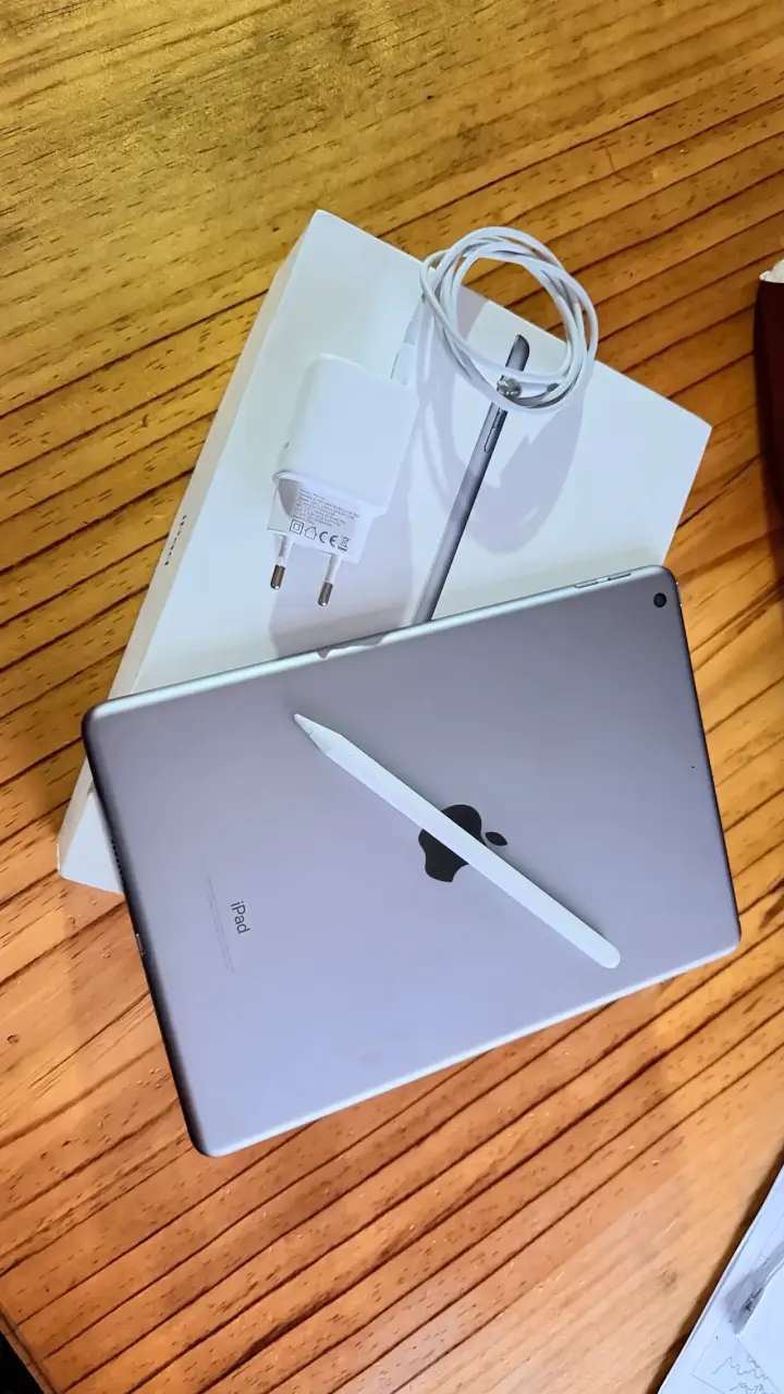 Tablet con cargador y caja original - 4