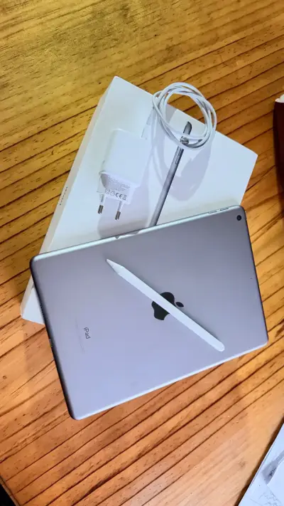 Tablet con cargador y caja original - miniatura 4