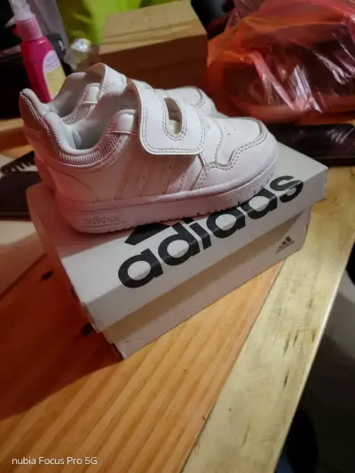 Zapatillas blancas Adidas velcro - miniatura 1