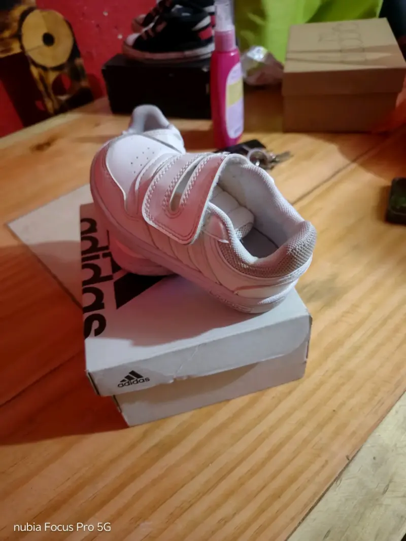 Zapatillas blancas Adidas velcro - 2