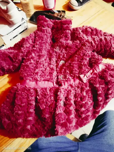 Abrigos infantil peludo rosado - miniatura 2