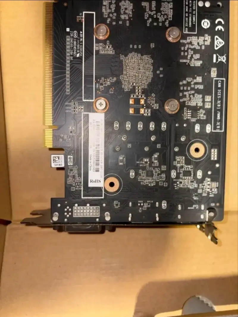 Tarjeta gráfica Zotac compacta - 3
