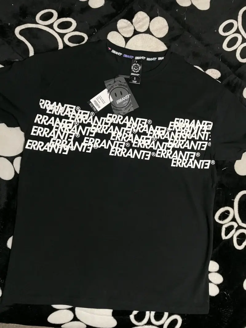 Polera negra Errante