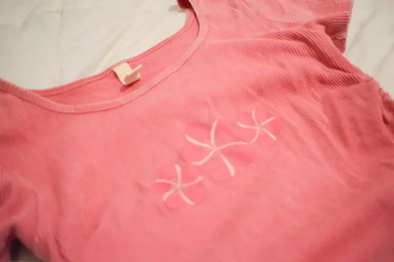 Polera top rosa con flores estampadas - 2