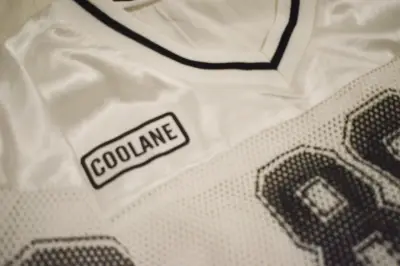 Polera top deportiva blanca con número 89 - miniatura 2