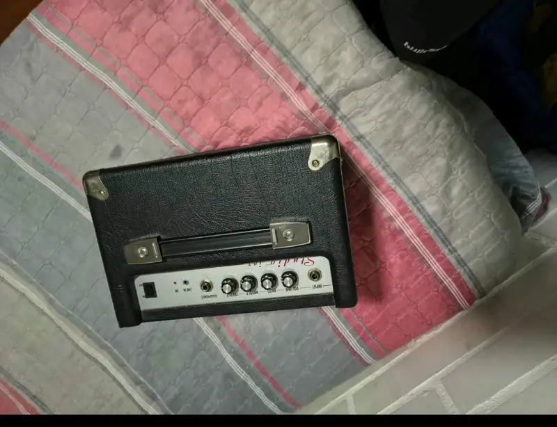 Amplificador y bajo electrico - 2
