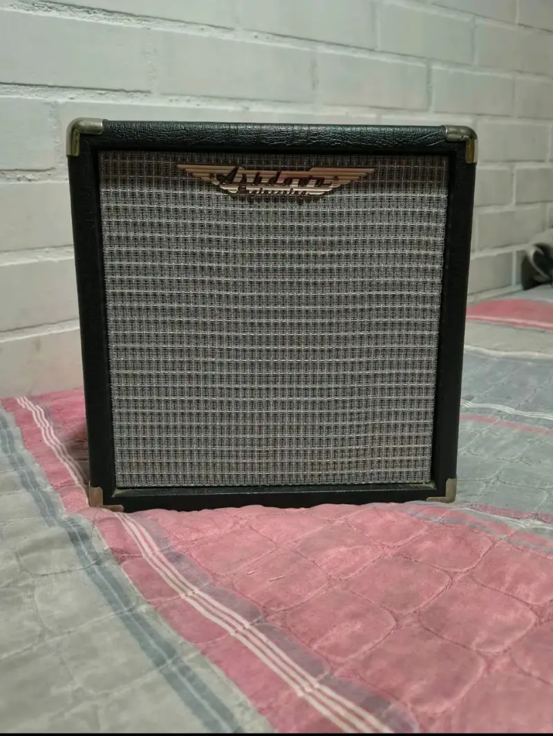 Amplificador y bajo electrico - 3