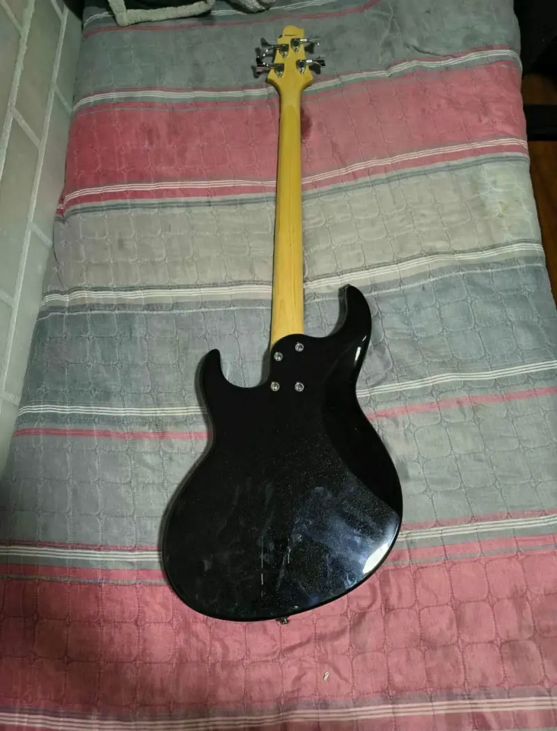 Amplificador y bajo electrico - 4
