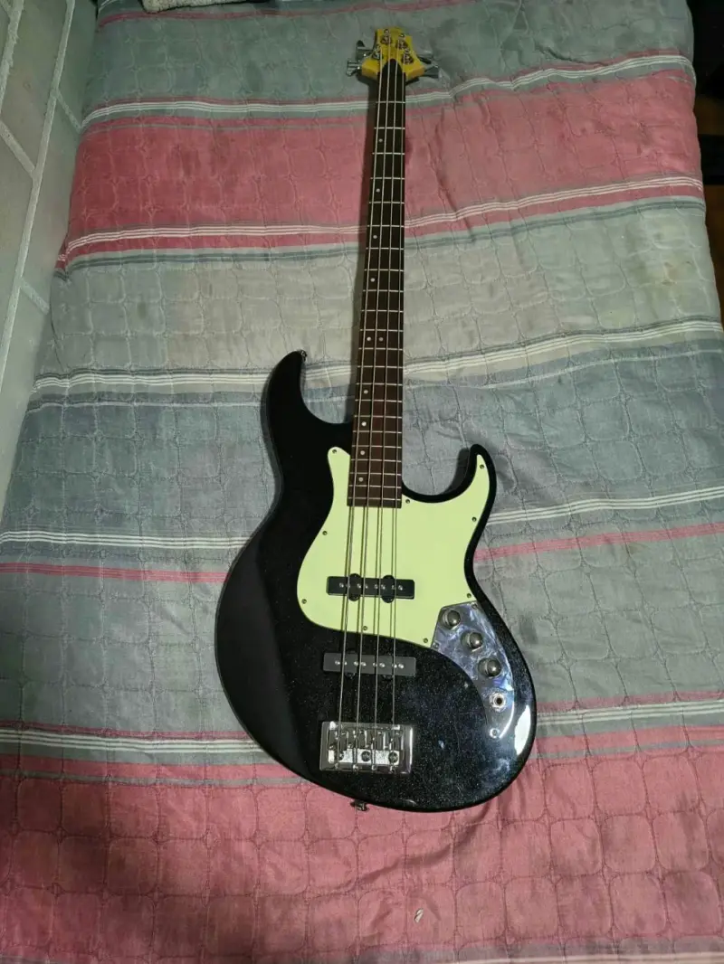 Amplificador y bajo electrico - 5
