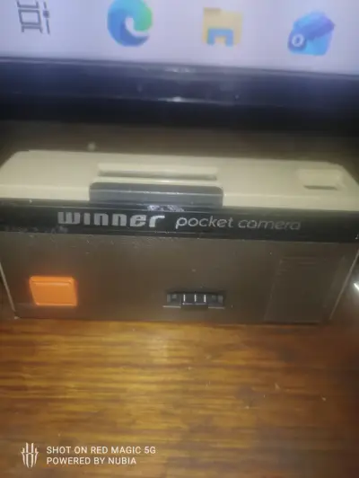 Cámara de bolsillo vintage Winner - miniatura 1