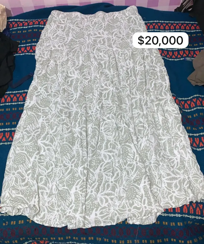 Falda larga blanca con estampado