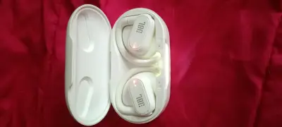 Audífonos JBL inalámbricos blancos - miniatura 1