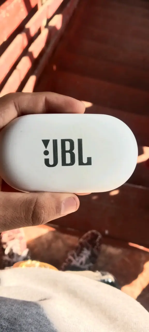Audífonos JBL inalámbricos blancos - 3