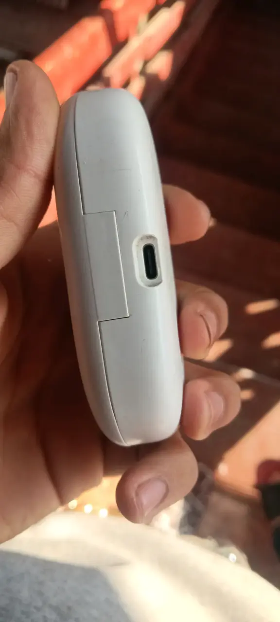 Audífonos JBL inalámbricos blancos - 4