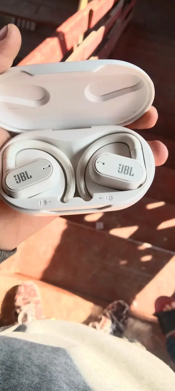 Audífonos JBL inalámbricos blancos - 5