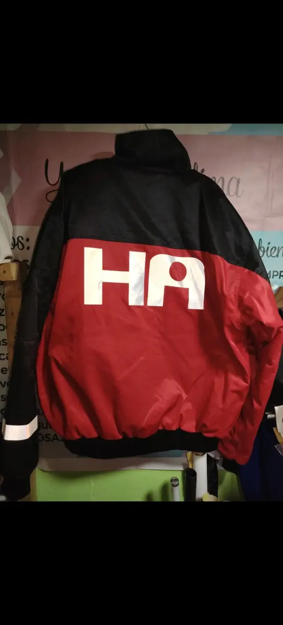 Chaqueta roja con chiporro - 3