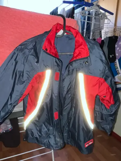 Chaqueta outdoor verde y negra para niño - miniatura 2