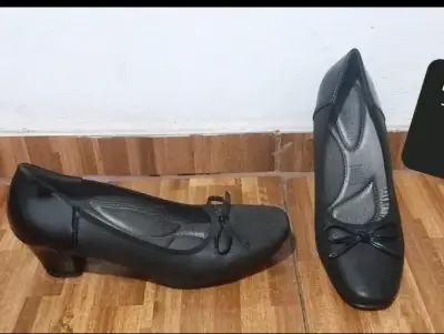 Tacones bajos nuevos - miniatura 1