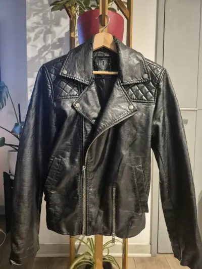 Chaqueta de cuero negra - miniatura 1