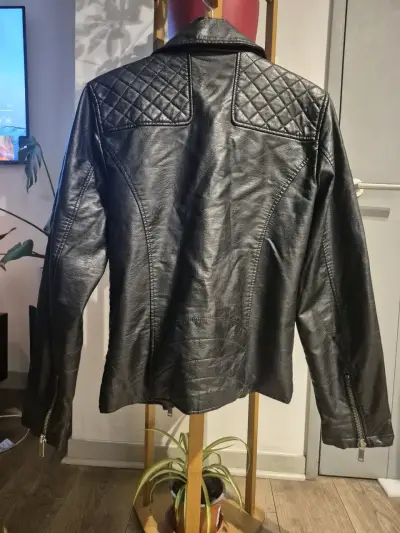 Chaqueta de cuero negra - miniatura 3