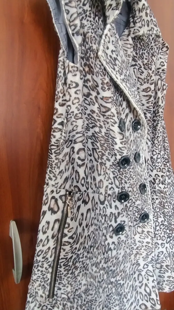 Abrigo sin mangas leopardado TM - 2
