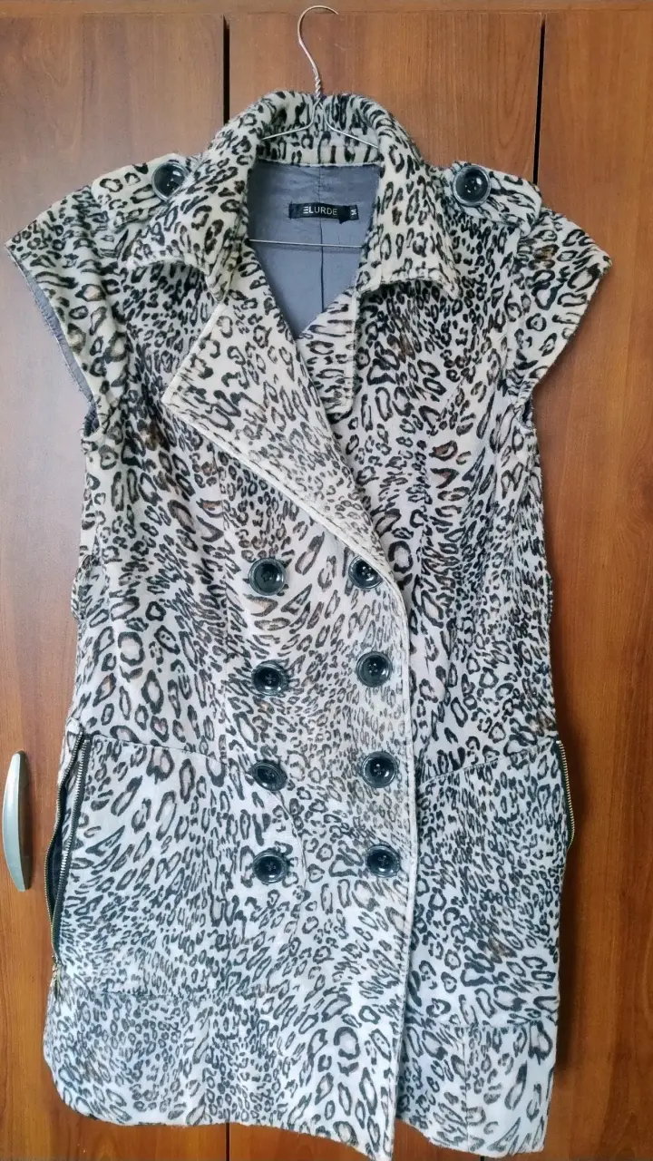 Abrigo sin mangas leopardado TM - 3