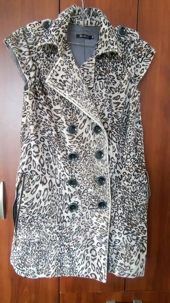 Abrigo sin mangas leopardado TM - 4