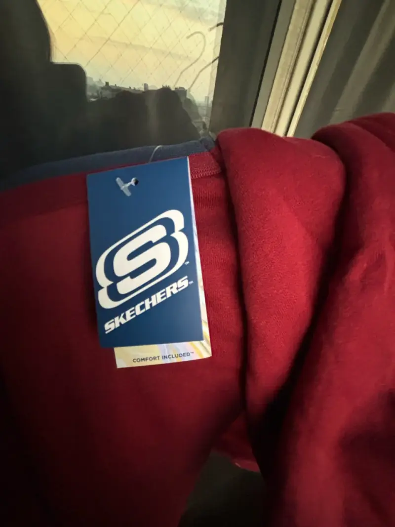 Polerón burdeos Skechers con capucha - 3