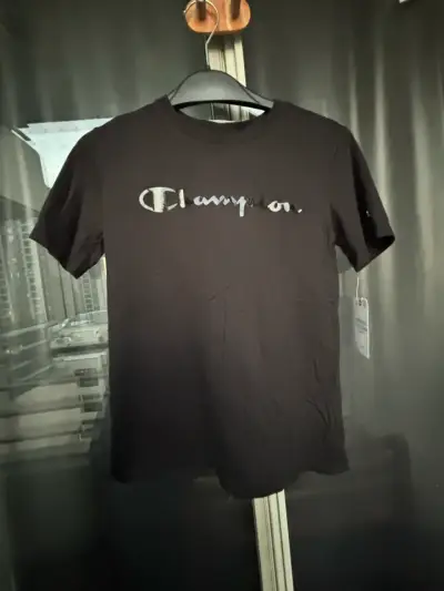 Polera negra Champion - miniatura 1