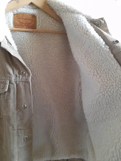 Chaqueta Levis Strauss con forro de sherpa. - miniatura 2