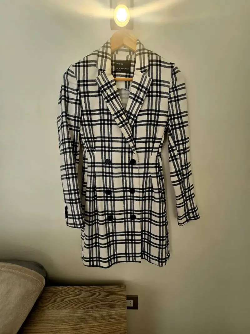 Blazer talla xs marca BERSHKA - 1