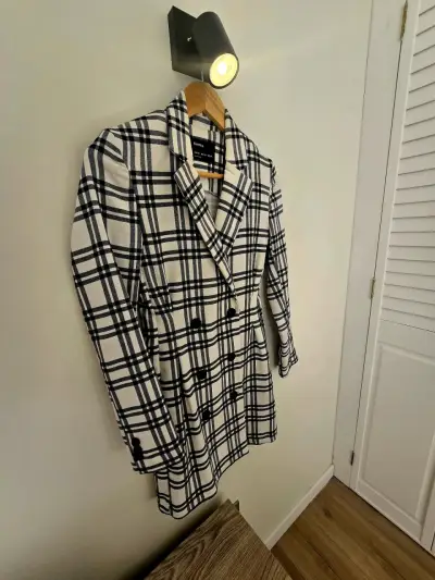Blazer talla xs marca BERSHKA - miniatura 2