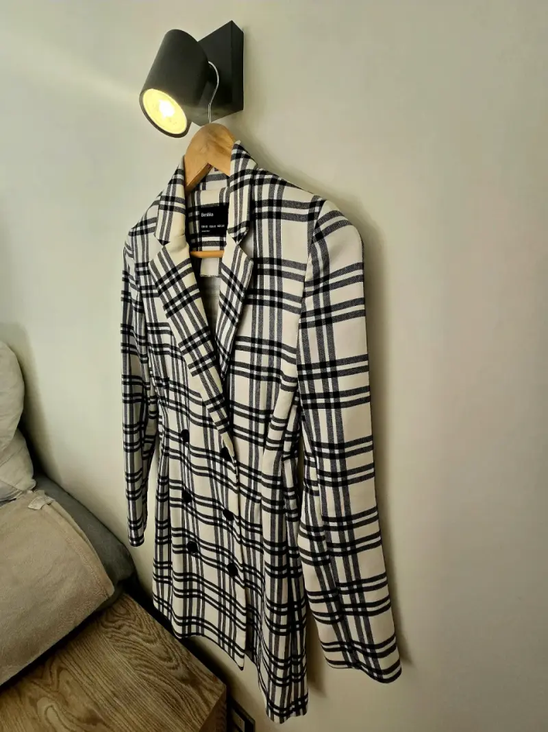 Blazer talla xs marca BERSHKA - 3