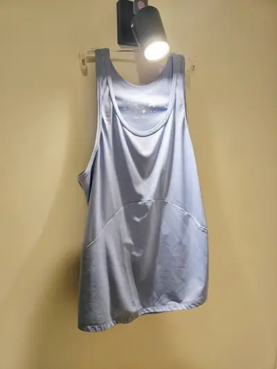 Polera deportiva celeste sin mangas - miniatura 2