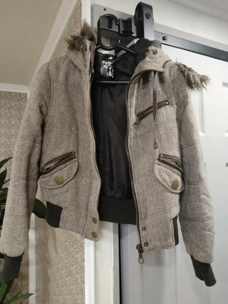 Chaqueta invernal con capucha - 2