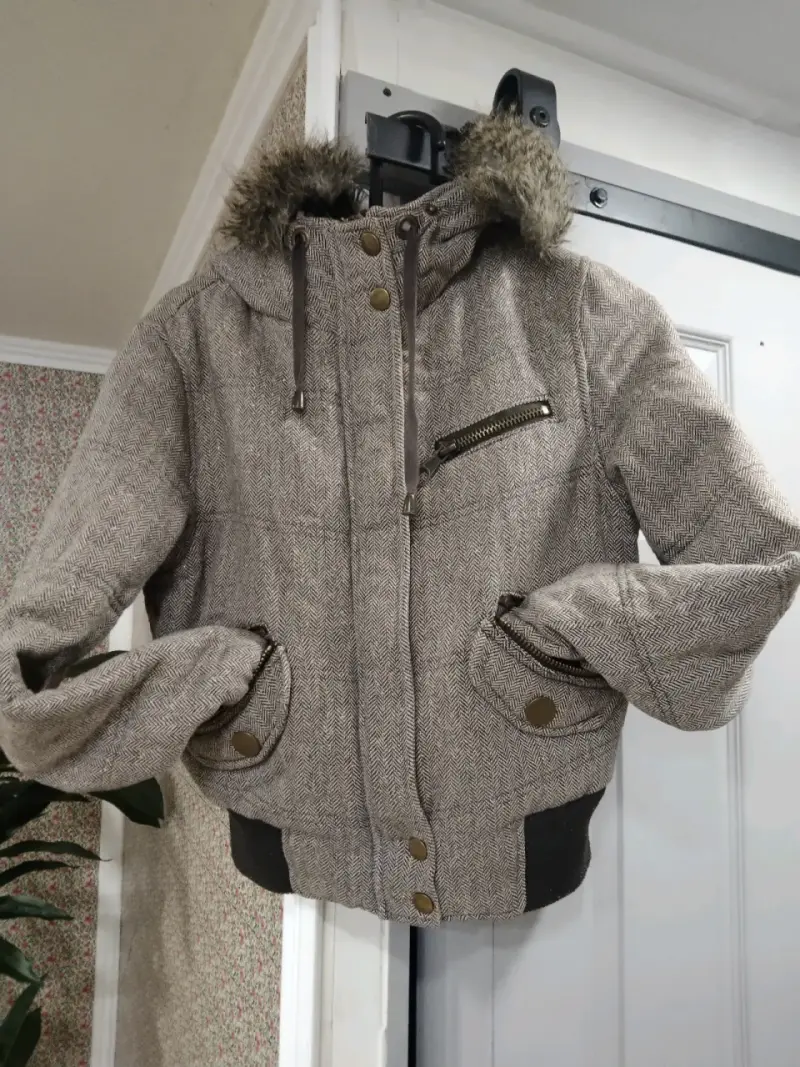 Chaqueta invernal con capucha - 3