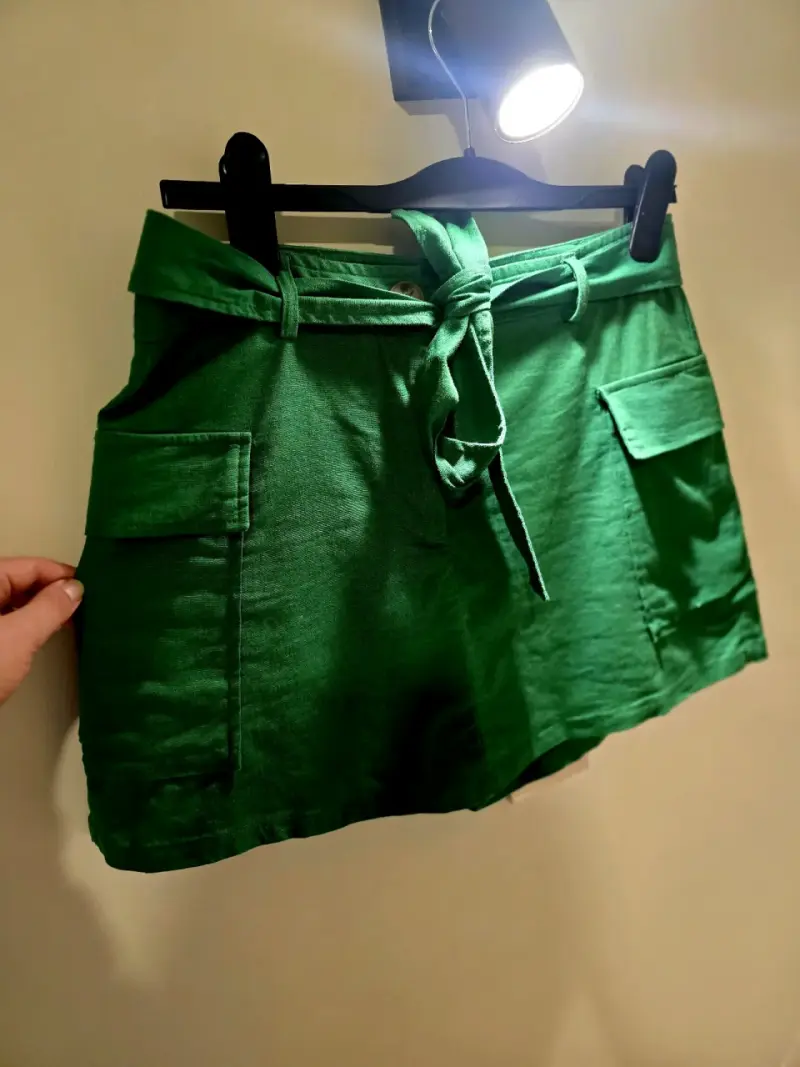 Falda - short verde con bolsillos - 1