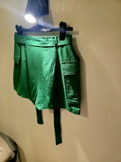 Falda - short verde con bolsillos - miniatura 4